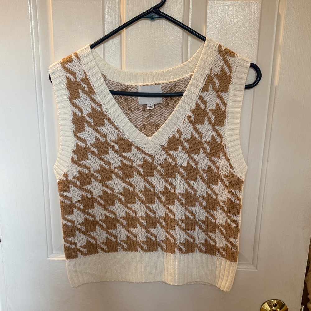 3/$15 Pink Rose Houndstooth Sweater Vest